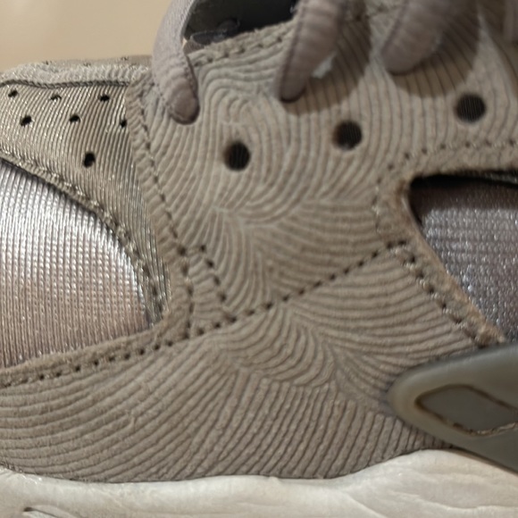 Nikes huaraches size 7.5 - Picture 5 of 6